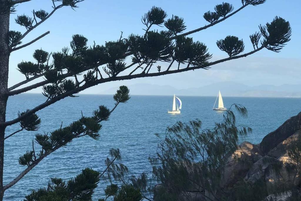 One Bright Point - Stunning Water Views Daire Nelly Bay Dış mekan fotoğraf