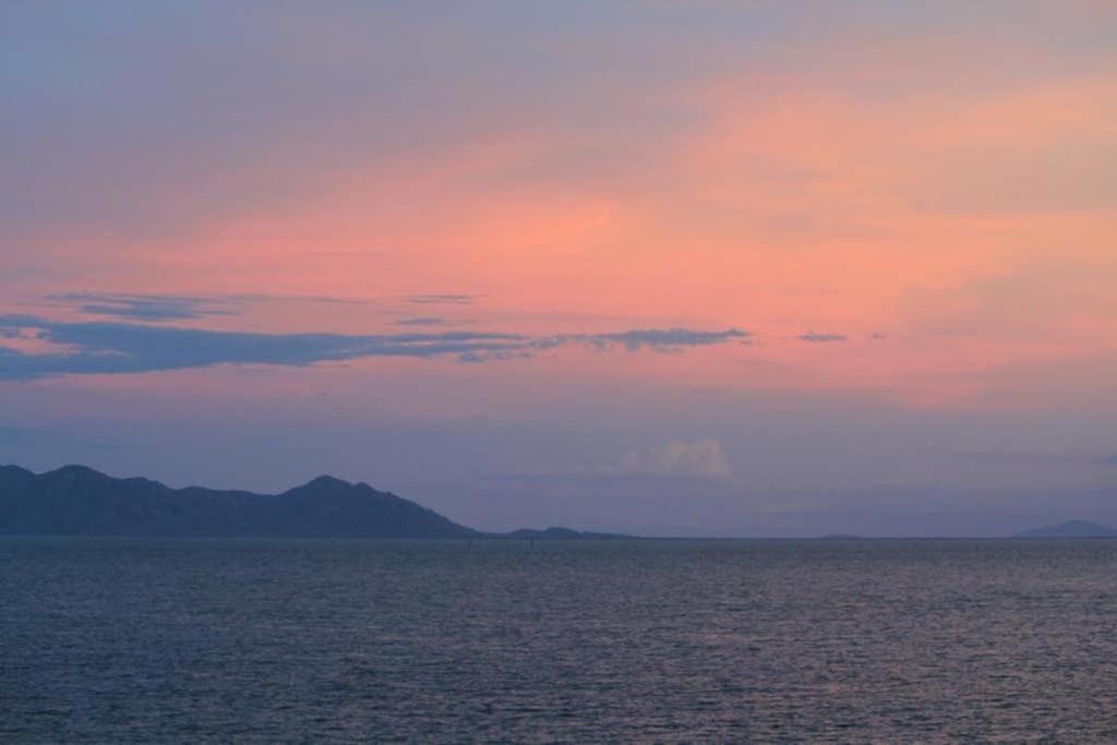 One Bright Point - Stunning Water Views Daire Nelly Bay Dış mekan fotoğraf